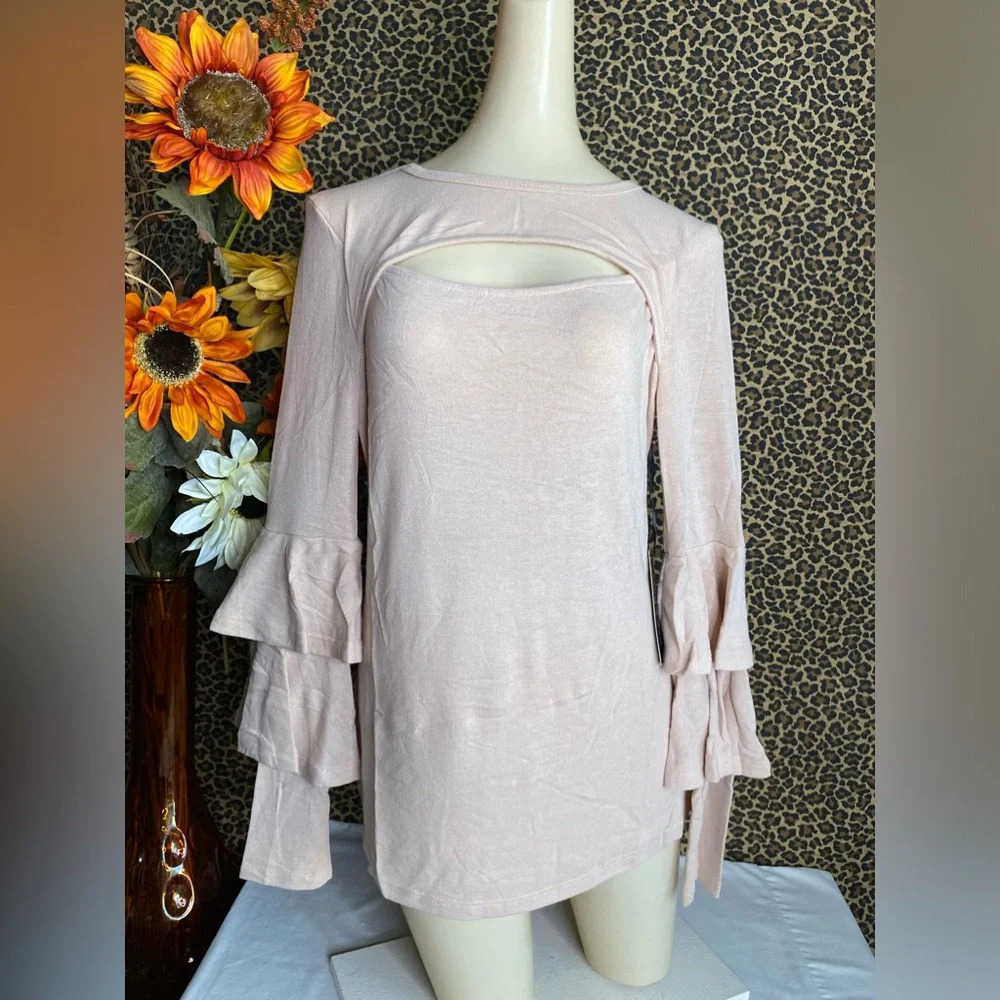 🌴3/$30🌴DOE & RAE Mauve Long Flutter Sleeved Keyhole Sweater NWT